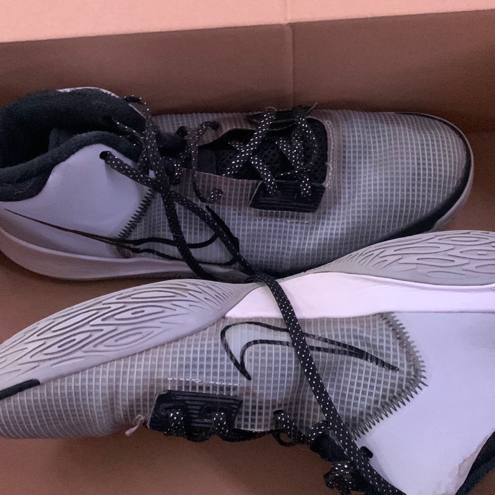 Nike kyreie Irving shoes